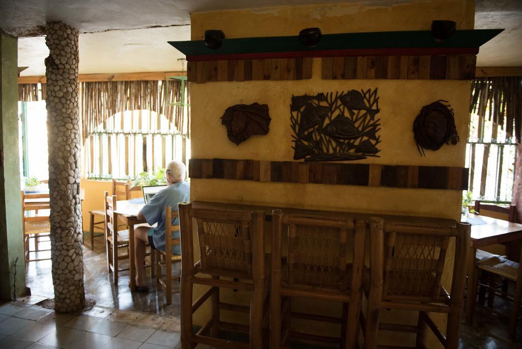 Hostal Dona Chava Pedernales Ngoại thất bức ảnh